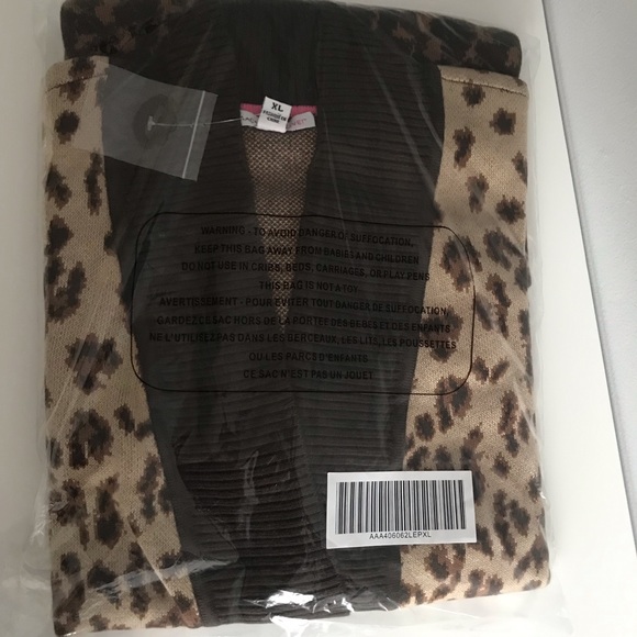 Isaac Mizrahi Printed Jacquard Knit Leopard Winter Cardigan with Pockets - Picture 8 of 10